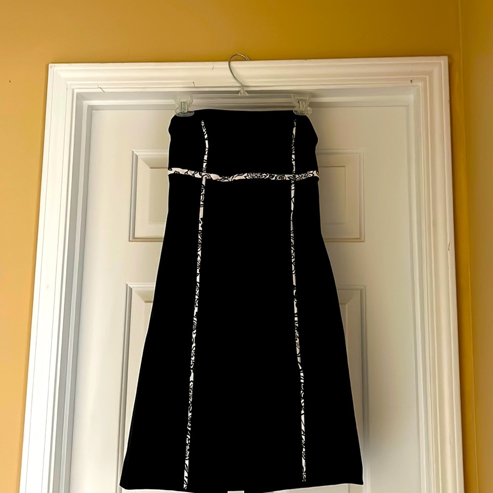 Women’s White House Black Market size 6 regular strapless dress